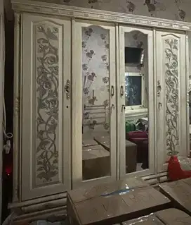 dijual lemari pakaian bekas