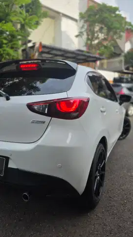 Mazda 2 R Skyactiv 2015 Cash