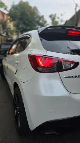 Mazda 2 R Skyactiv 2015 Cash