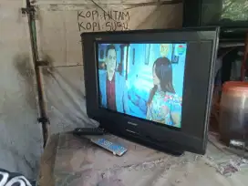 jual tv 31in slim piccolo layar dtar plat harga 350 nego siap antar