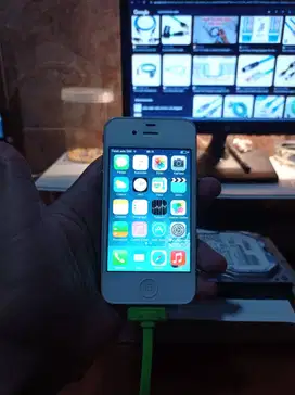 iPhone 4 GSM 8GB Putih — Unit & Kabel Charger Only