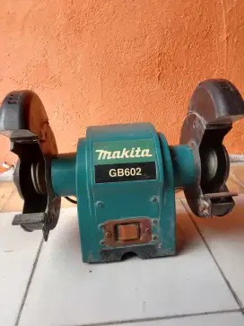 Gerinda duduk Makita