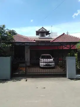 Rumah Hoek Nyaman di Kota Bandung Suryalaya siap huni