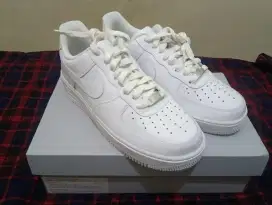 Sepatu NIKE AIR FORCE 1 '07