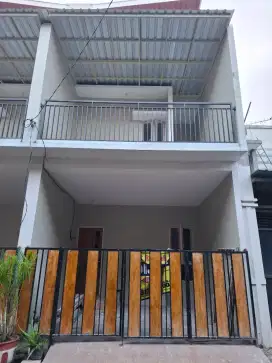 Jual rumah Surabaya 3 lantai bisa untuk usaha kos