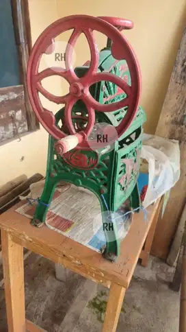 Mesin Serutan Es Manual Penyerut Parutan Serut | Ice Crusher SWAN