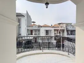 Rumah Siap Huni 3 Lantai Ada Kolam Renang Kelapa Gading