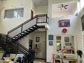 Rumah 2 lantai karakter lama, kenyamanan baru
