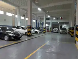 JUAL CEPAT GEDUNG SHOWROOM + BENGKEL MOBIL + BODY REPAIR (3 1/2 LANTAI