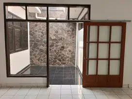 Disewakan Rumah Strategis Terawat di Buah Batu