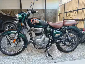 Royal Enfield Classic 350cc Hijau – Bonus Knalpot + Side Bag