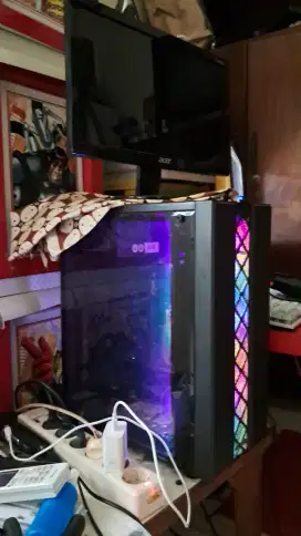PC dan Monitor LG 19M38A