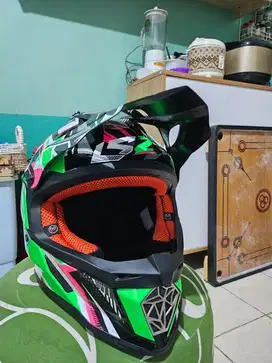 Dijual helm cross L52