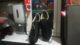 Sepatu casual adidos full black