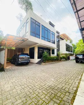 Rumah sewa cilandak luas 400 m2, dekat kemang, jakarta selatan