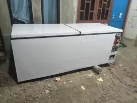 Jual prizer box GEA kapasitas 1200 L kondisi normal siap pakai