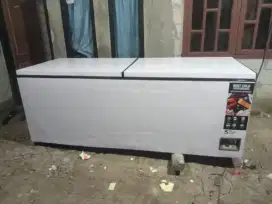 Jual prizer box GEA kapasitas 1200 L kondisi normal siap pakai