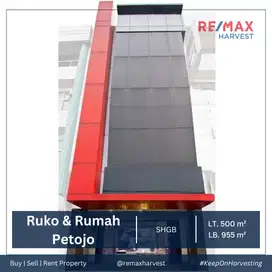 RUKO DENGAN RUMAH TINGGAL LUAS 500 METER, ADA LIFT DI PETOJO JAKPUS