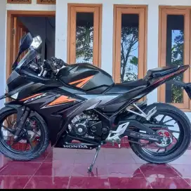 Motor cbr yuu di beli