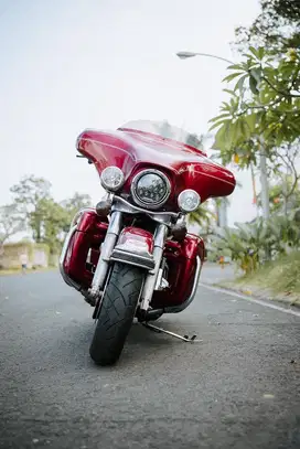 HARLEY TOURING STREET GLIDE MODEL RED