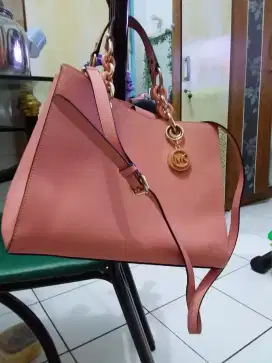 Tas masih baru,,krn di pake 2kali.