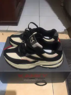 Dijual sepatu kanky rockstar creamy black