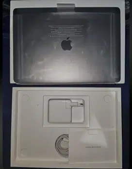 Perfect Macbook Pro 2020 Iris core i5 RAM16GB SSD512GB 4Thunderbolt