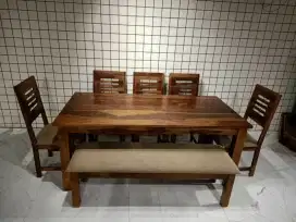 Meja makan set dengan kursi dan bangku panjang