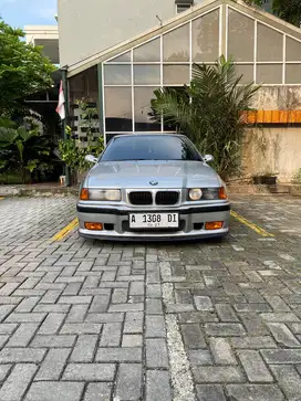 BMW 320i 1995 Bensin