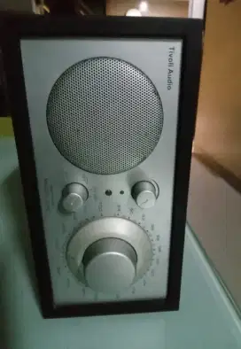 Radio Tivoli Audio AM/FM/AUX in