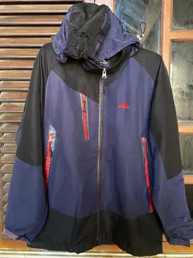 Jaket outdoor anti air trespass