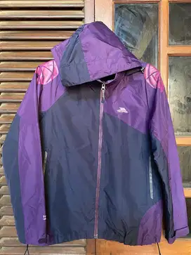 Jaket outdoor anti air brand trespass