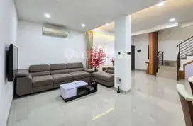 Dijual Rumah Semi Furnished Posisi Hook di Duri Kepa