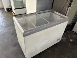 Freezer sliding kaca gea 250 liter 
Hrg 2,4 jt