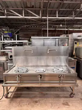 Kwalirange 3 tungku 
Ukuran 190x90x70
Backsplashnya 65