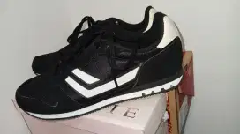 JUAL MURAH SEPATU LEAGUE