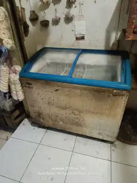 Jual frezzer murah 300 liter nego