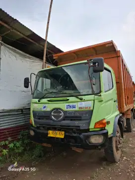 Dump truck Hino lohan tahun 2018
