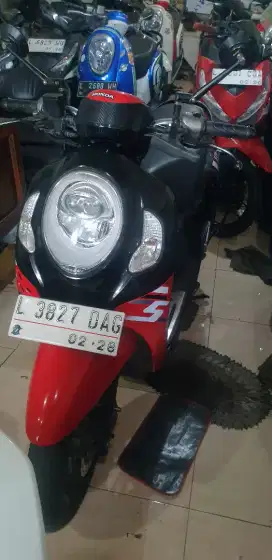 Scoopy Fhasion th 2023 istimewa km 15 rb pjk baru