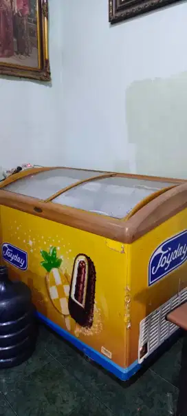 Dijual Freezer bekas seperti baru