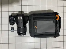 Camera Canon 1300 D