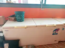 Frezer merk aqua 750 liter
