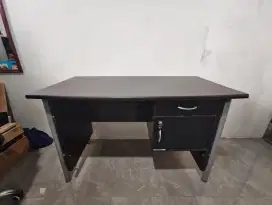 Meja Kerja Meja Belajar Kaki Besi