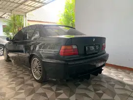 BMW 320i 1994 Bensin