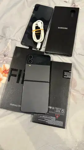 Dijual Samsung Z Flip 4 Black 5G 8/256GB SEIN Lengkap