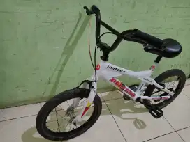 Sepeda anak warna putih
