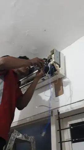 Perbaikan AC, Modul eror/mati/lampu kedap-kedip,air bocor ke depan