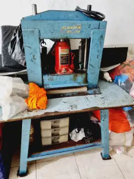 Mesin pon pres manual