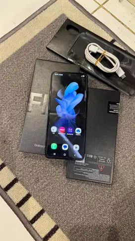 Dijual Samsung Z Flip 4 Black 5G 8/256GB SEIN Lengkap