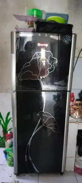 Kulkas 2 pintu pemakaian pribadi pilih aja